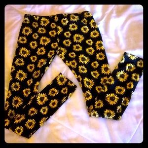 🙏🏼❤️ Black & yellow Sunflower print Leggins- S